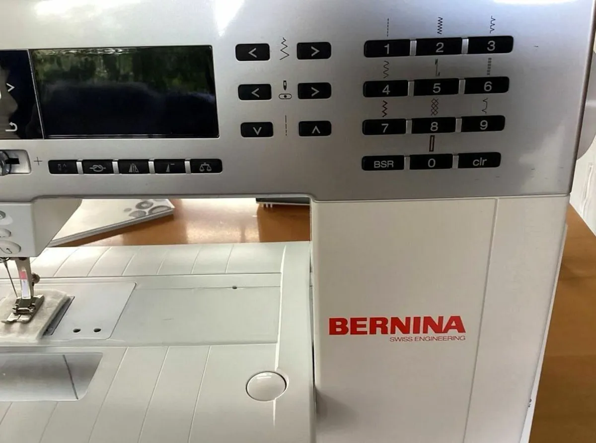 Bernina B 530 Sewing Machine Full Accessories - Image 3