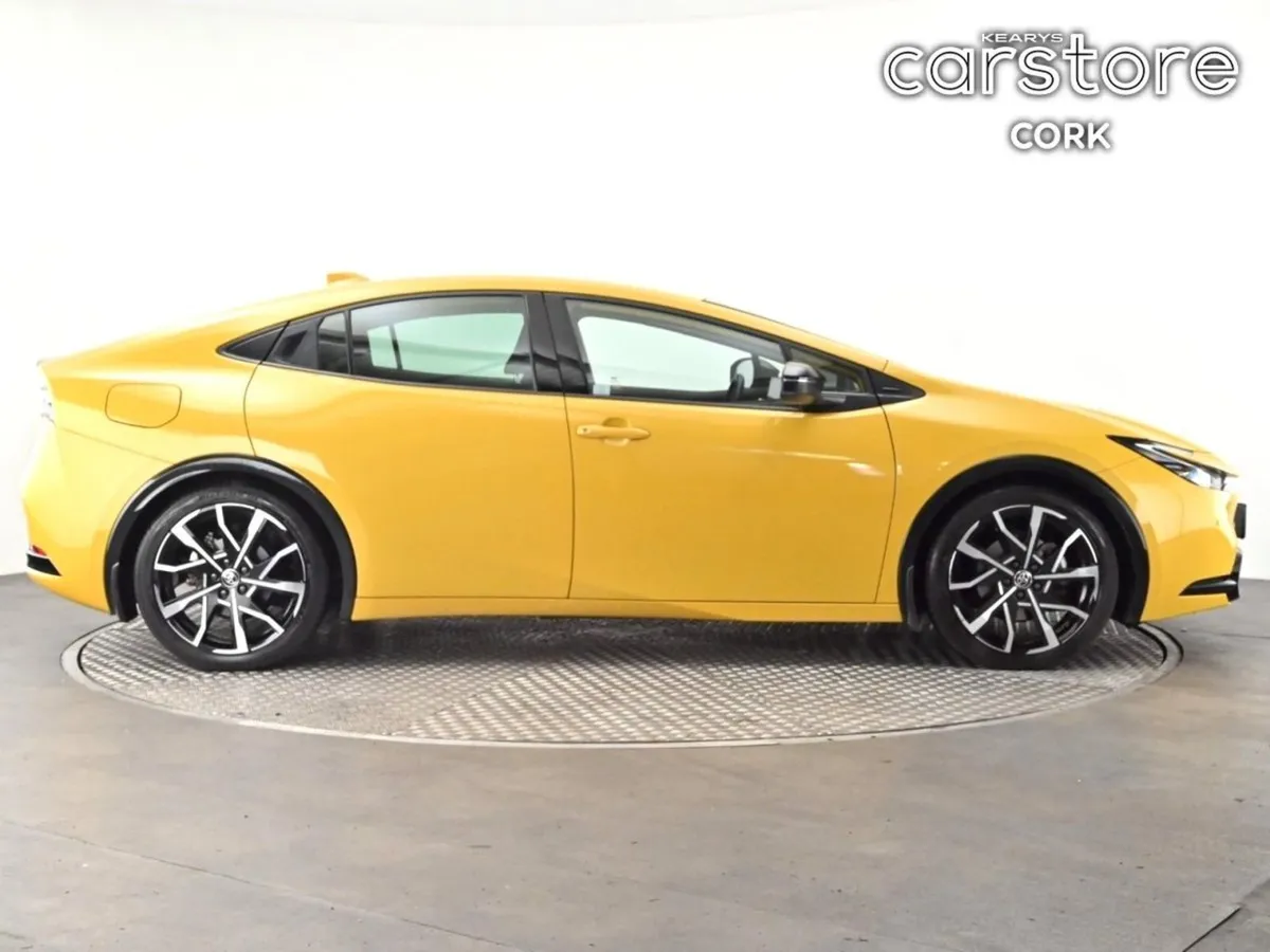 Toyota Prius 2.0 Litre Plug-in Hybrid (223 hp) - Image 3
