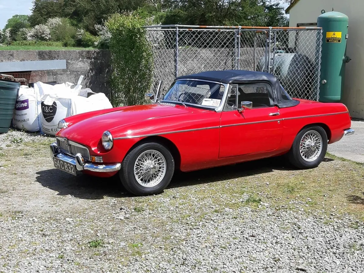 MG MGB Roadster 1964 Red - Image 3
