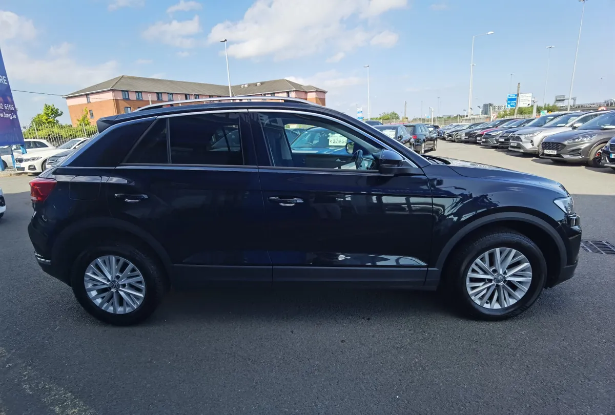 VOLKSWAGEN T-ROC 1.6TDI DESIGN 150BHP - Image 4