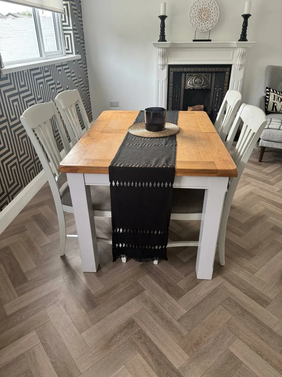 Dining table and chairs - Image 1