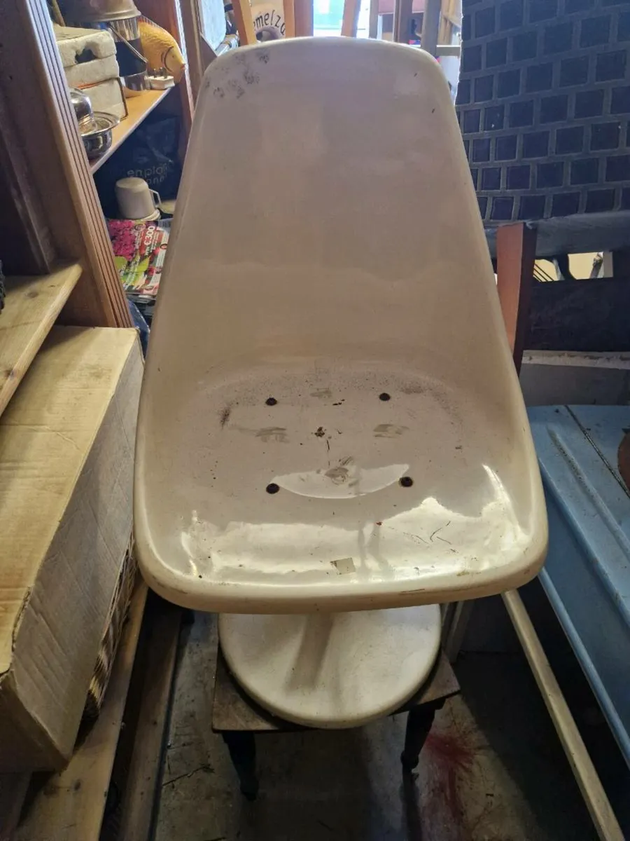 Vintage Retro Swivel Chair - Image 1