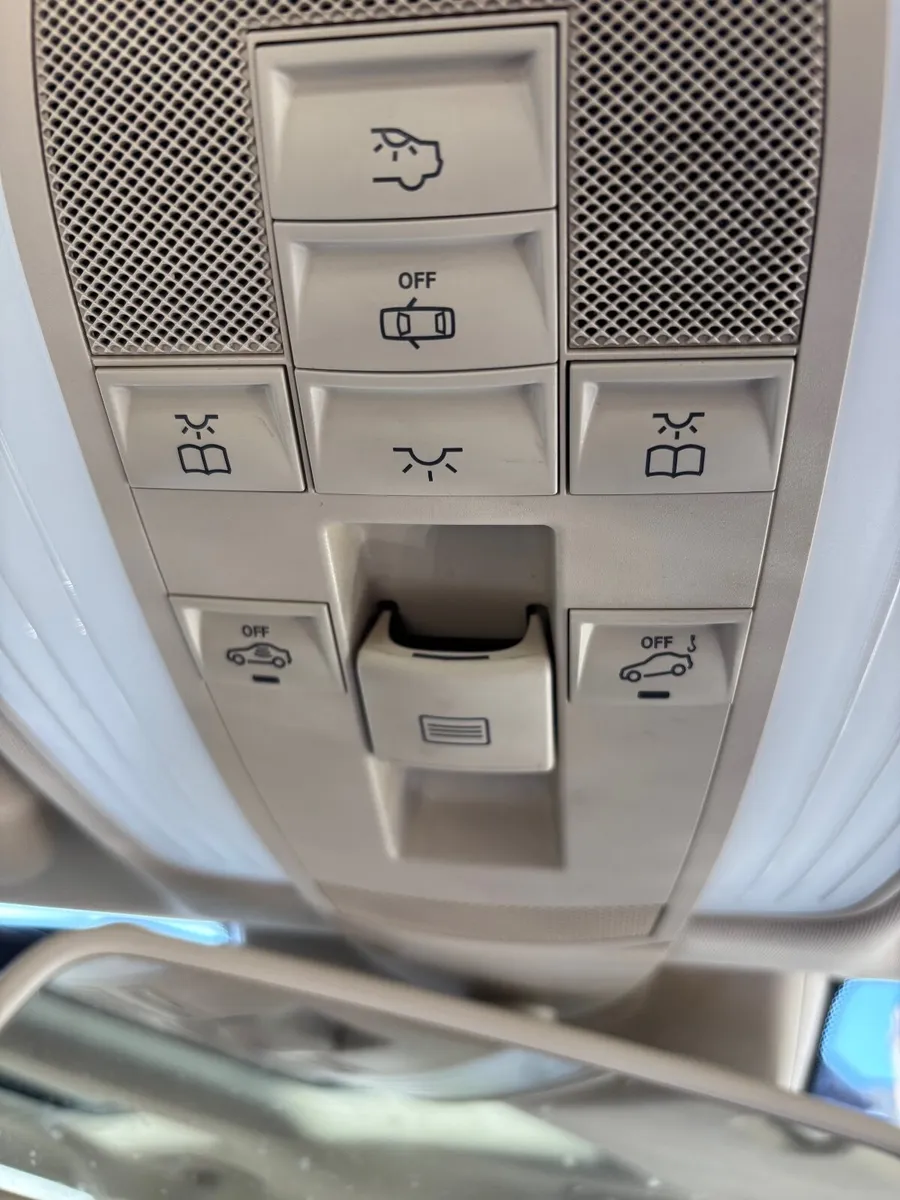 Mercedes-Benz E-Class 2011 - Image 1