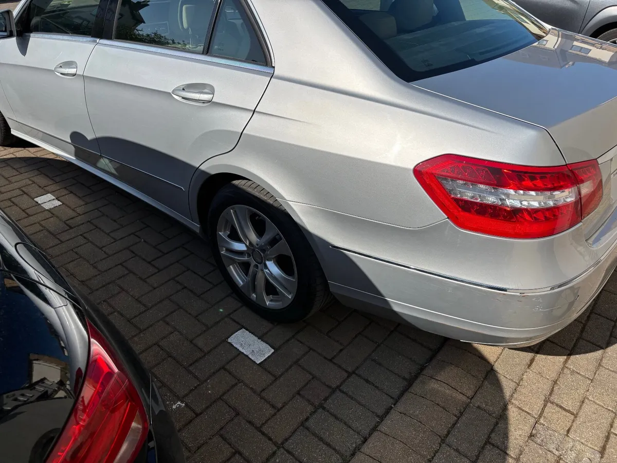 Mercedes-Benz E-Class 2011 - Image 3
