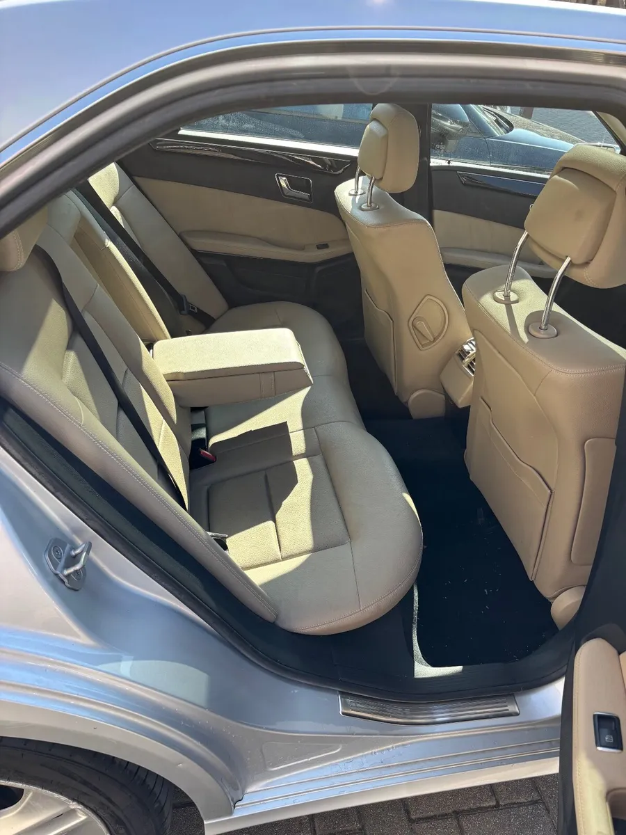 Mercedes-Benz E-Class 2011 - Image 4