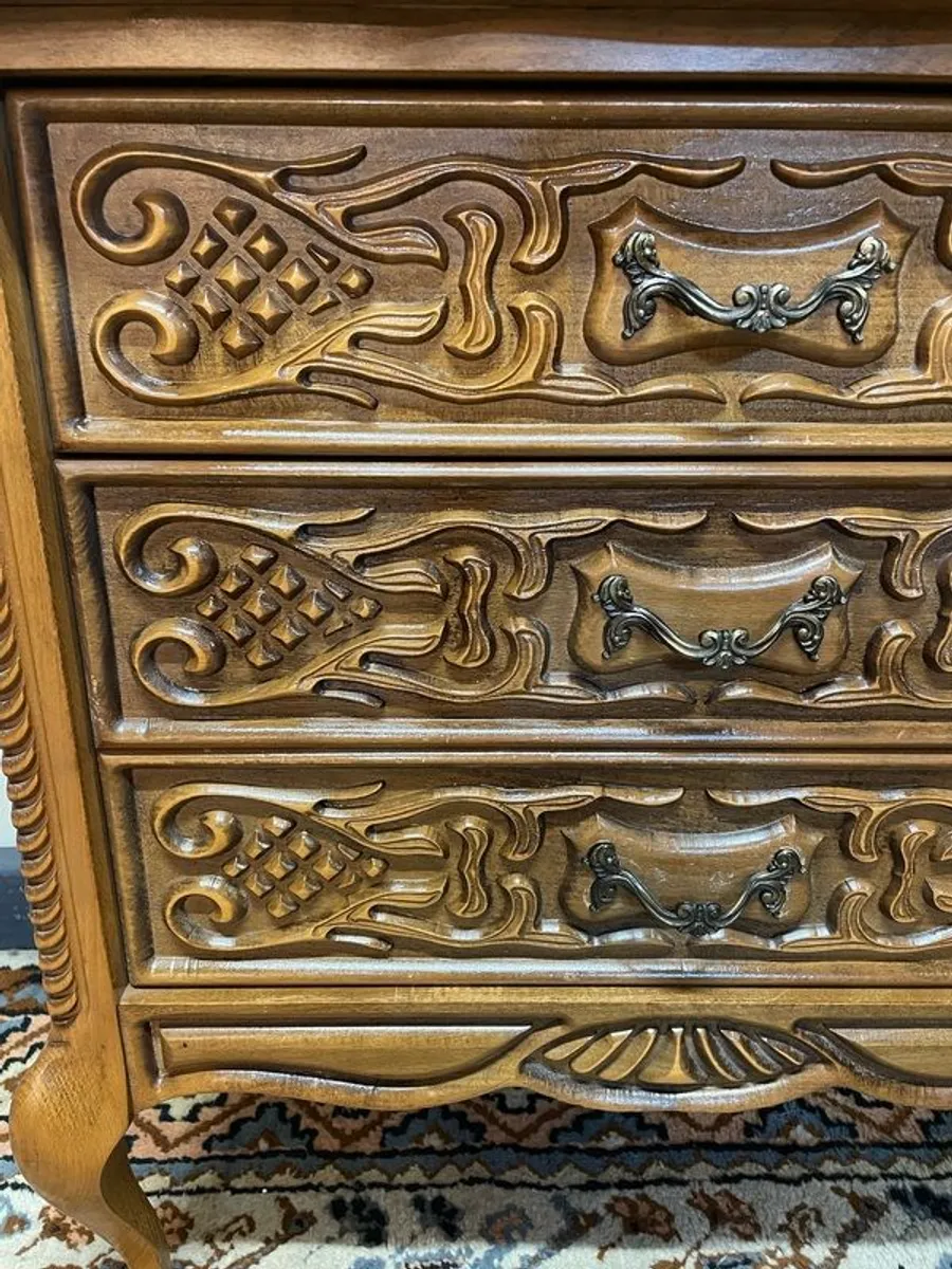 Charming 1960s French Oak Chest of Drawers - Image 3