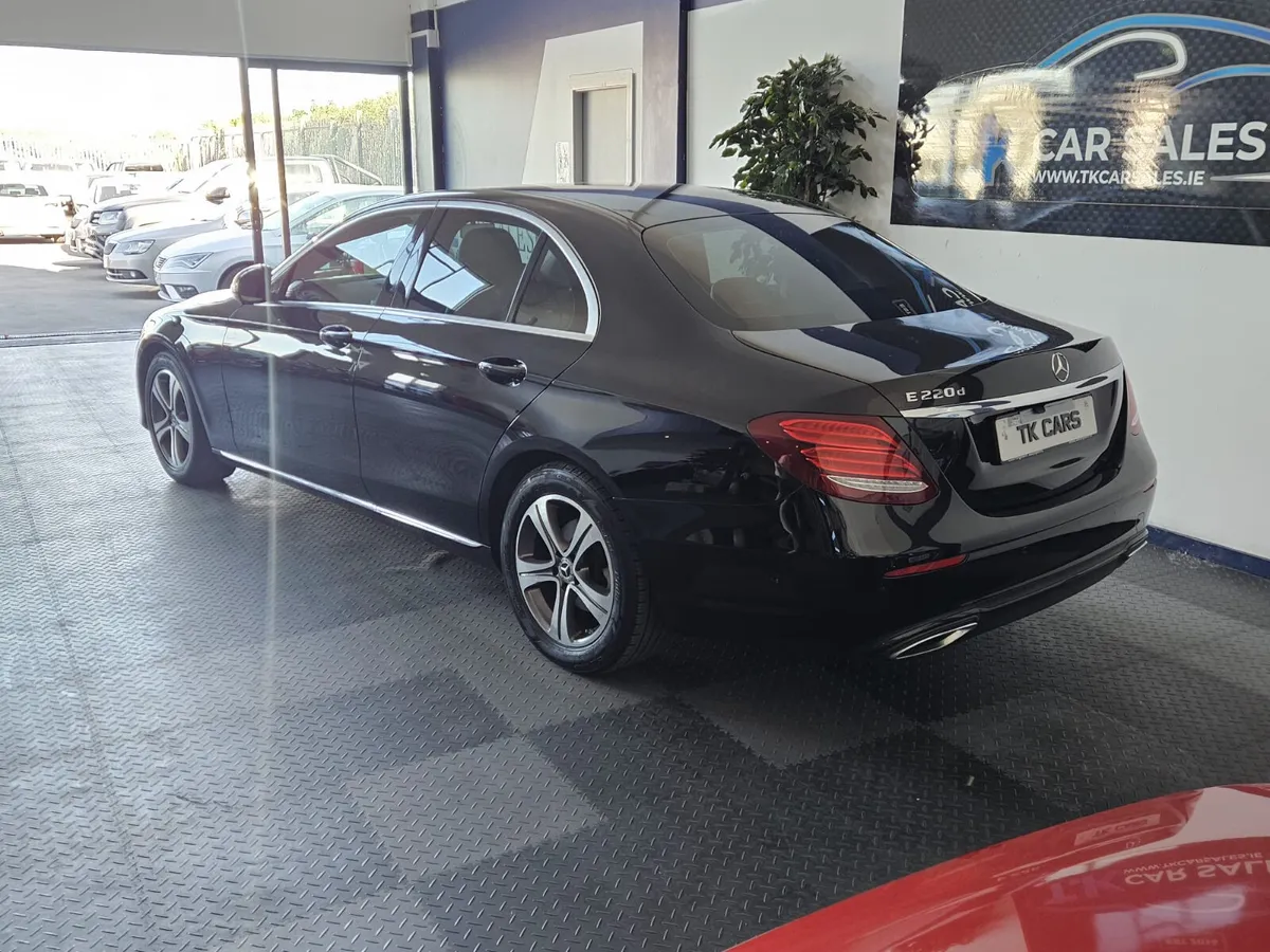 18 MERCEDES BENZ E-CLASS-220 AVANTGARDE - Image 3
