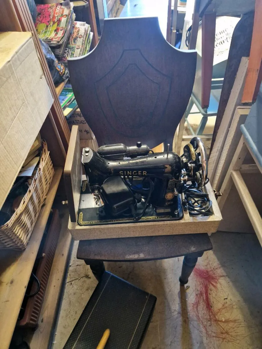 Vintage Singer Sewing Machine - Image 2