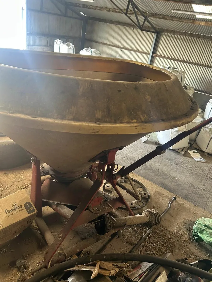 Fertilizer spreader - Image 2