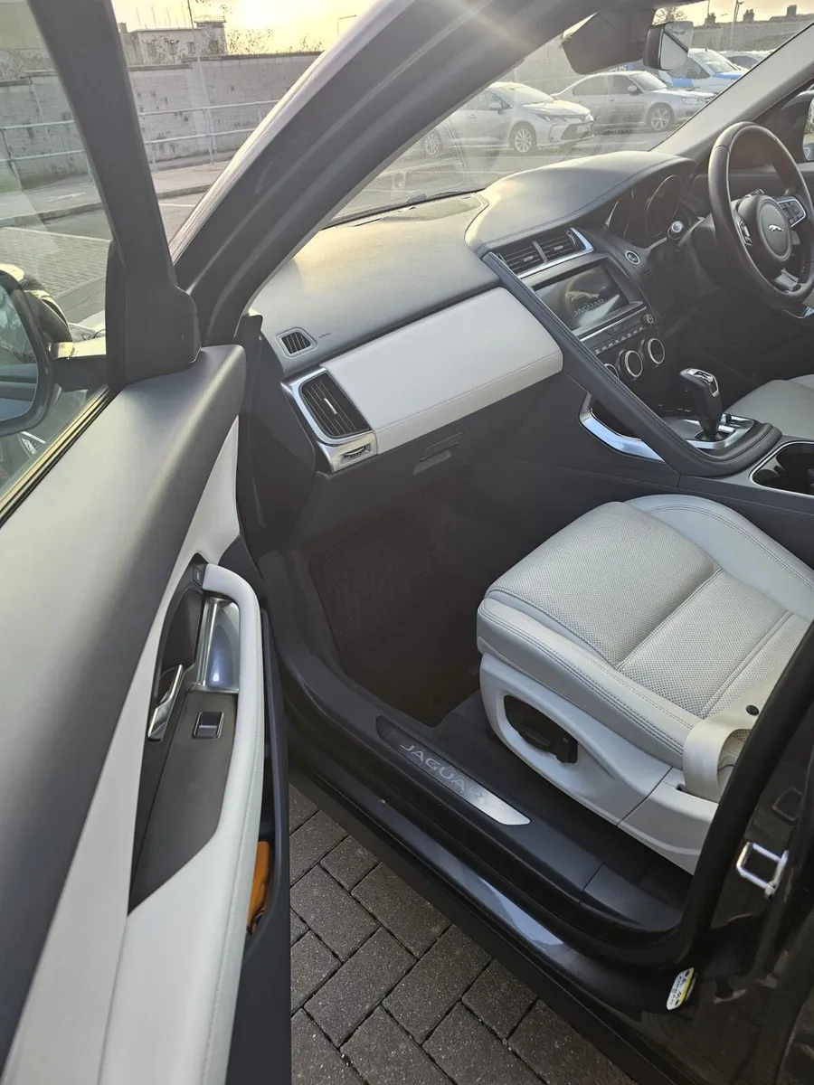 Jaguar E-Pace 2020 - Image 4