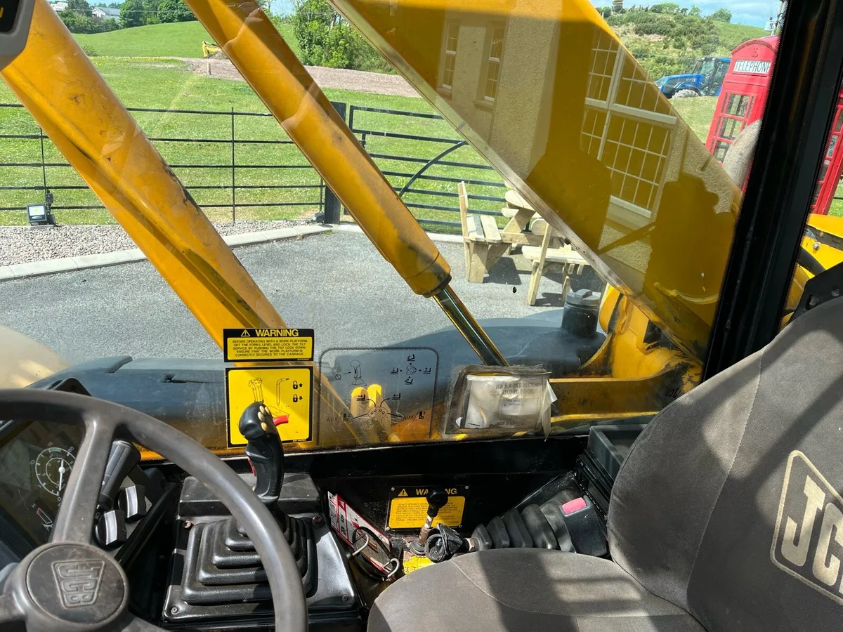 JCB 526 telehandler - Image 4