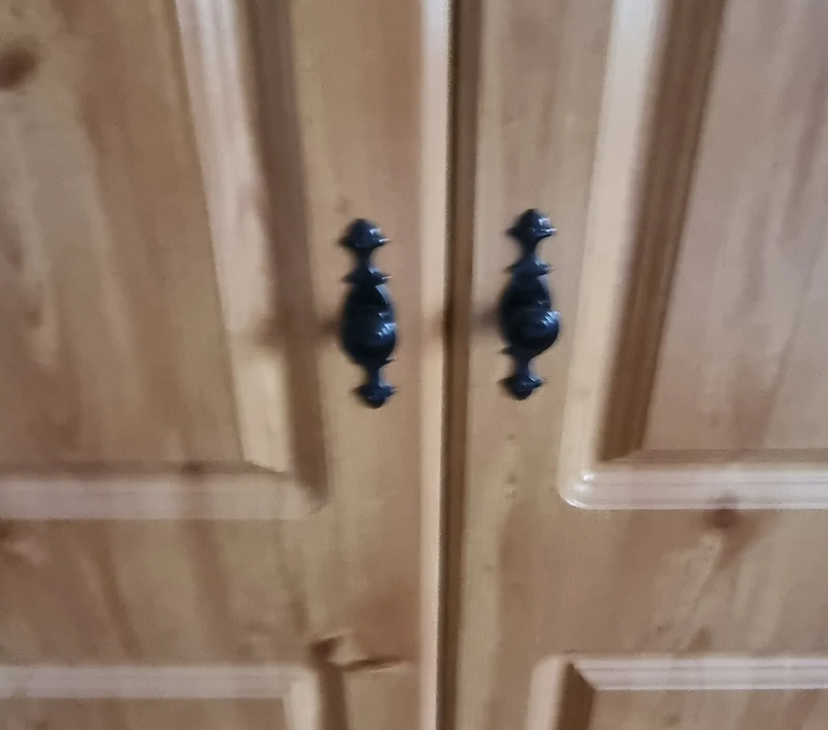 Waldrobe doors for a fitted bedroom unit. - Image 4