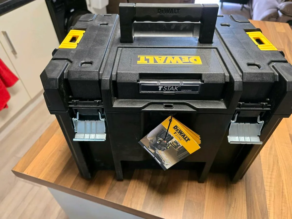 Dewalt tool box - Image 3