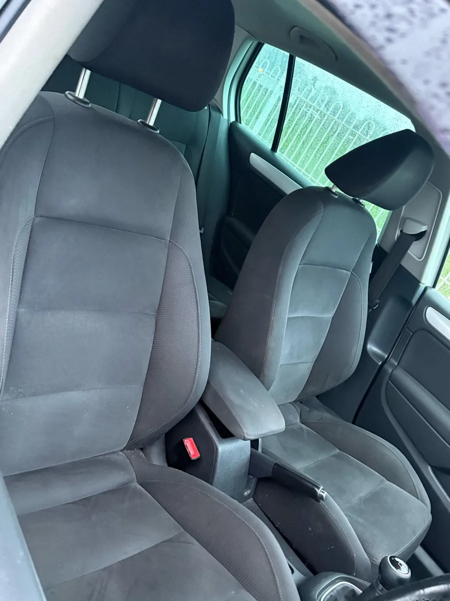 Very clean 1.6 TDI GOLF - Image 4