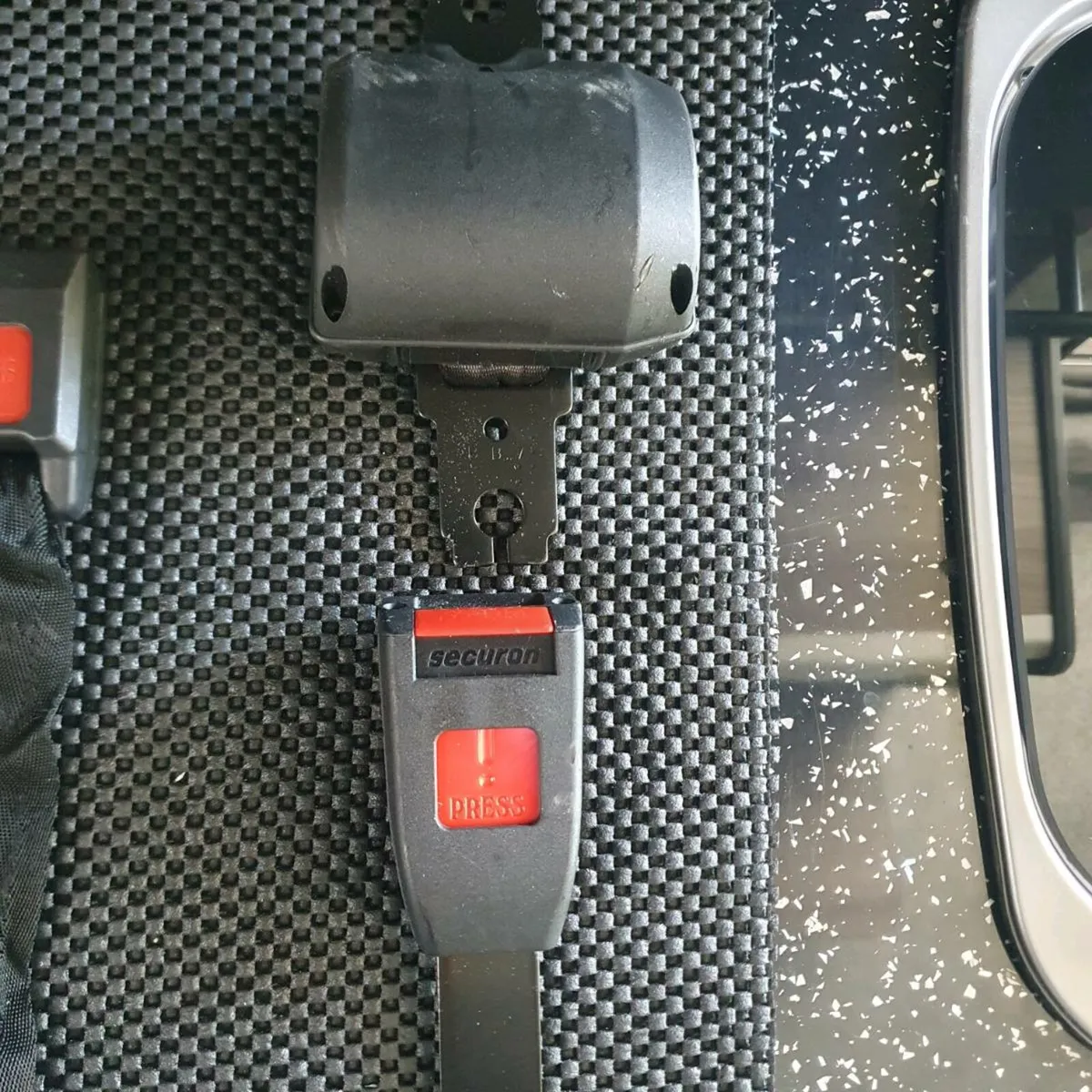 Seatbelts x 2 - Image 1