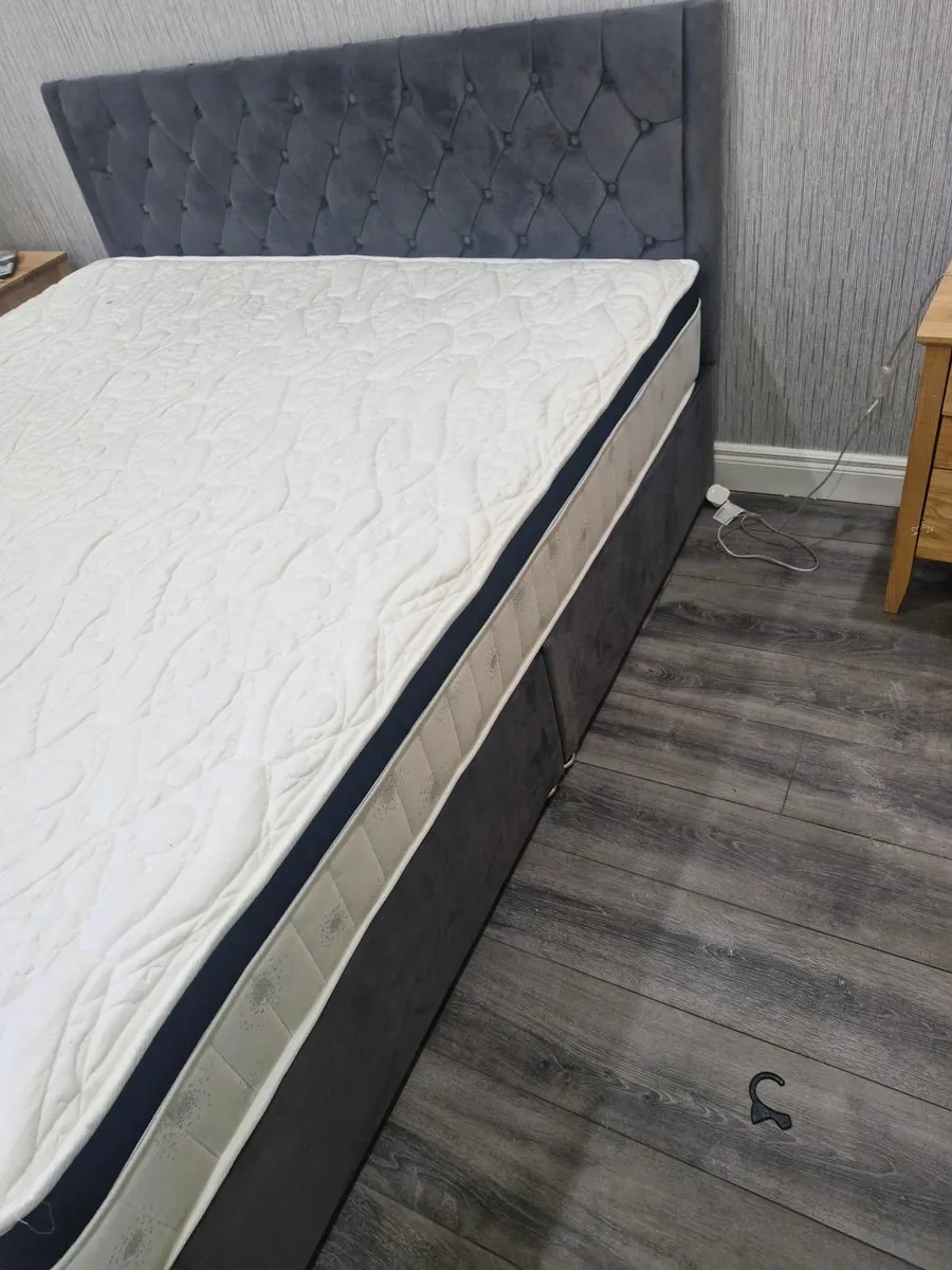 Bed - Image 2