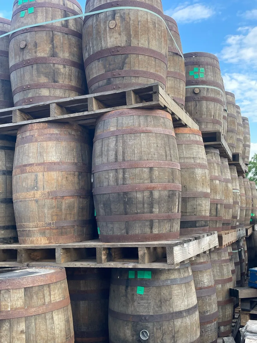 Standard whiskey barrel - Image 1