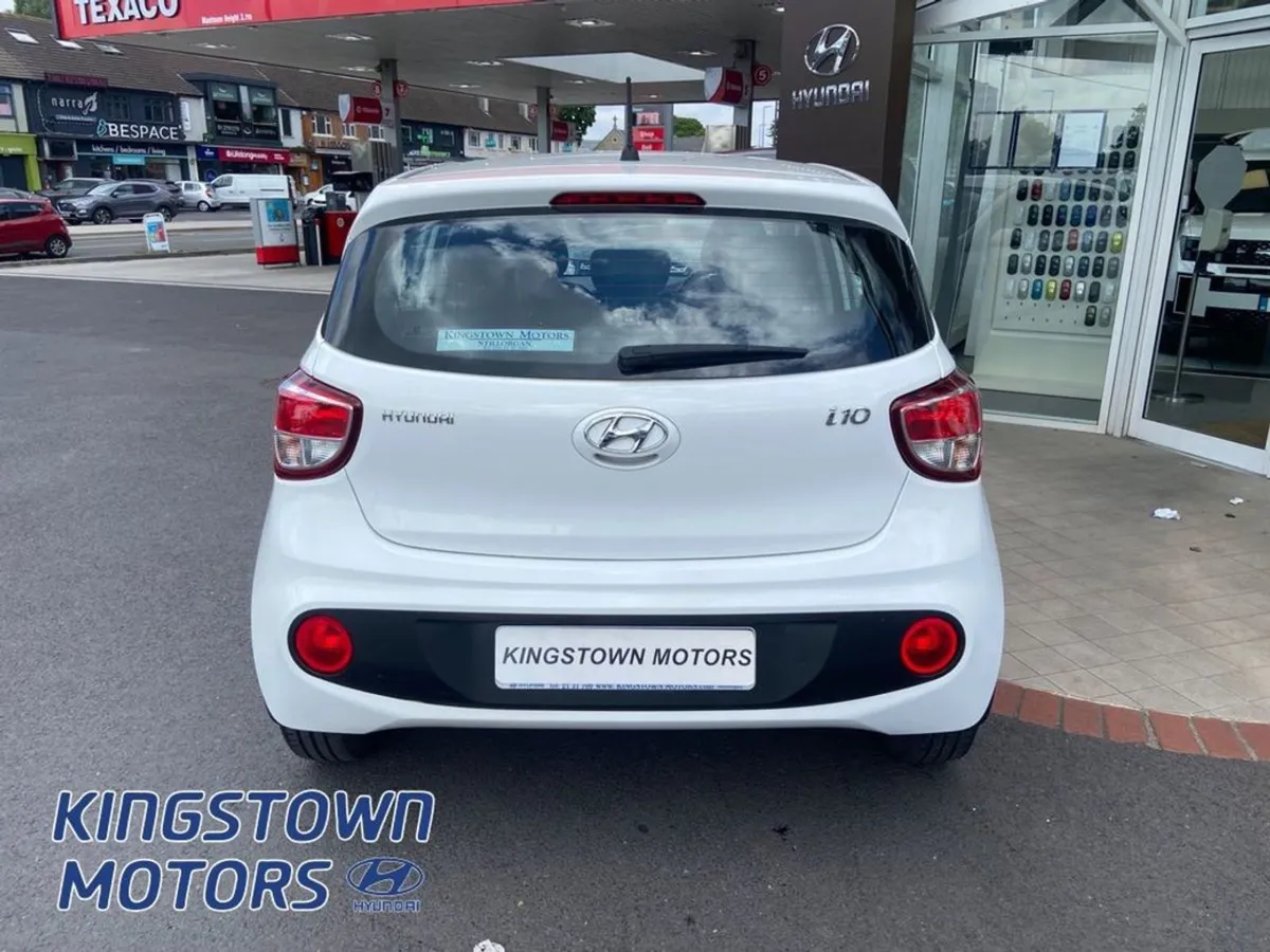 Hyundai i10 Deluxe 4DR - Image 4