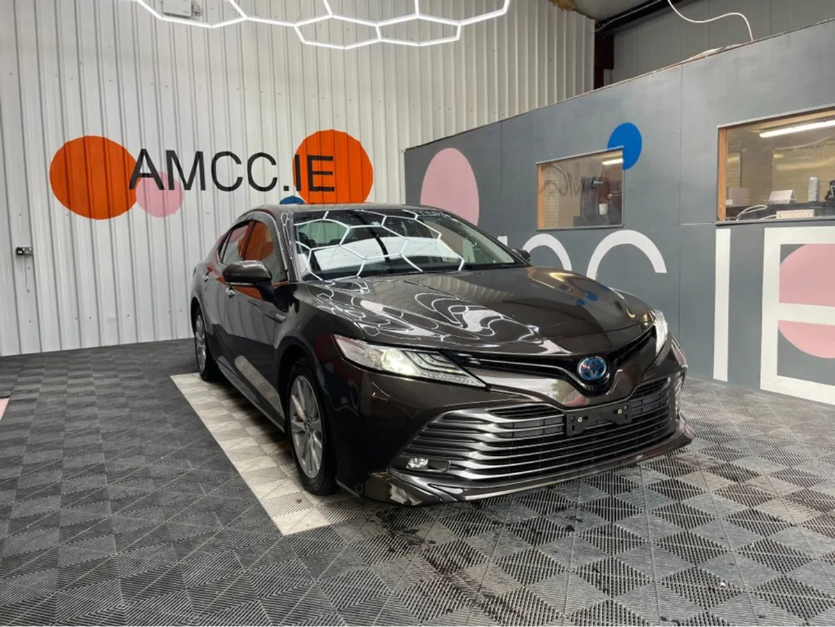 Toyota Camry 2.5 Hyrbid / 102k KMs / Reverse Came - Image 1