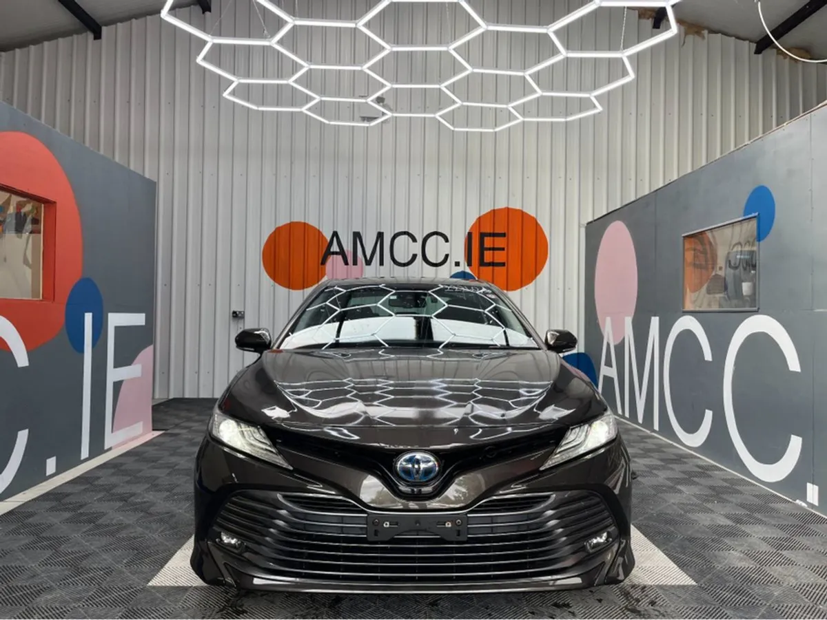 Toyota Camry 2.5 Hyrbid / 102k KMs / Reverse Came - Image 2