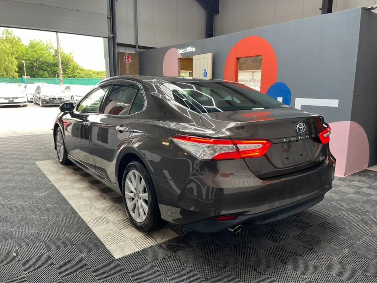 Toyota Camry 2.5 Hyrbid / 102k KMs / Reverse Came - Image 4