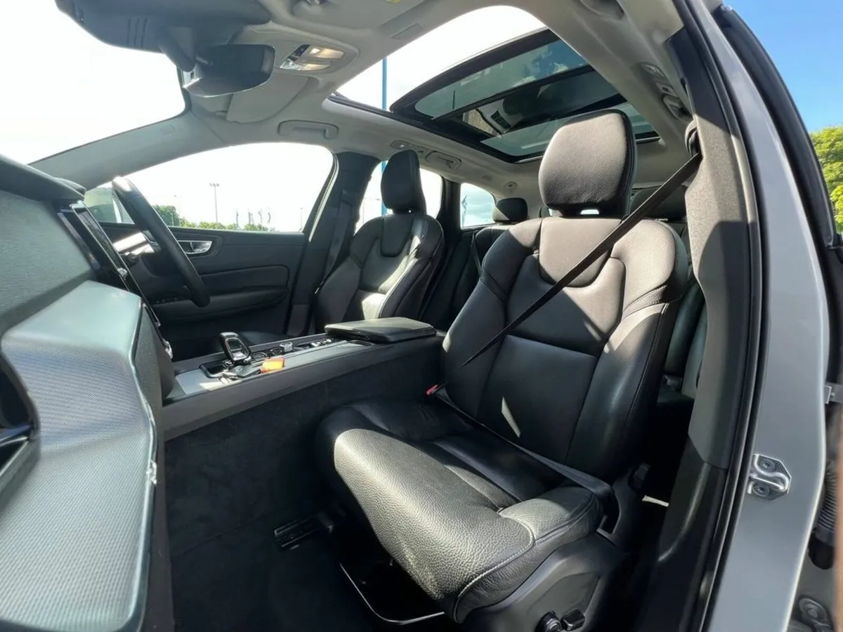 Volvo XC60 CORE T6 AWD 2.0 RECHARGE // OPENING PAN - Image 2