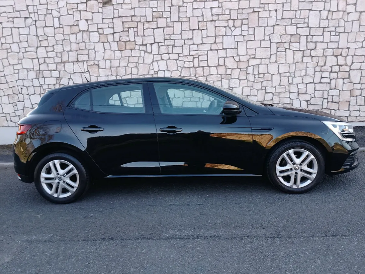 Renault Megane Expression TCE 130 4DR - Image 3