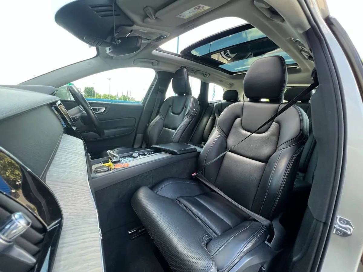 Volvo XC60 INSCRIPTION T6 AWD 2.0 RECHARGE // OPEN - Image 2