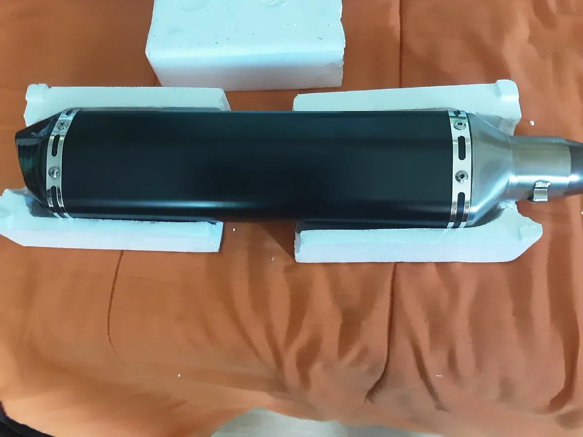 SV 650 EXHAUST,GSX650F GIVI  22LPANNIERS WITH RACK - Image 1