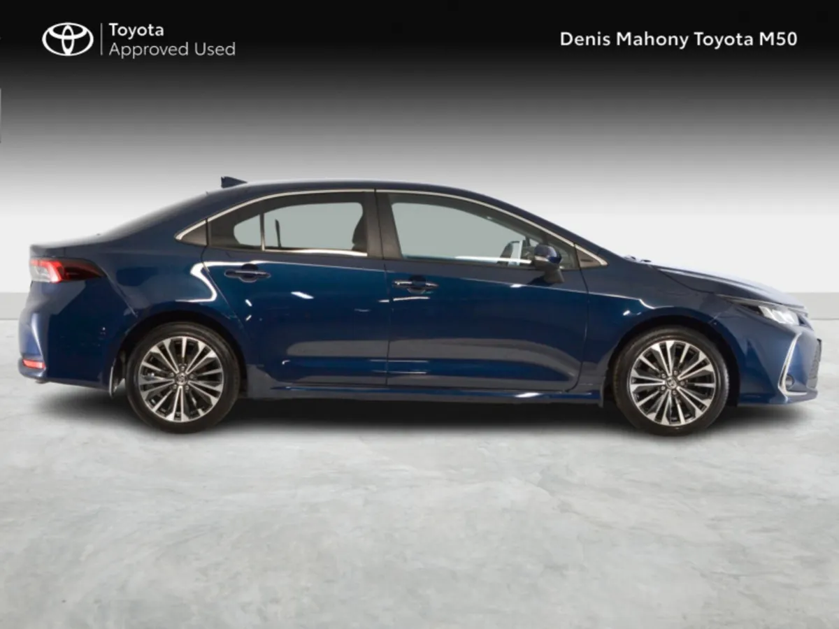 Toyota Corolla Luna Sport Saloon Auto - Image 3
