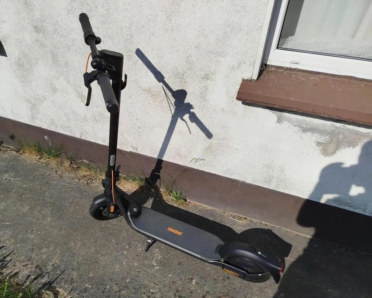 Segway Ninebot F2 Plus e scooter - Image 1