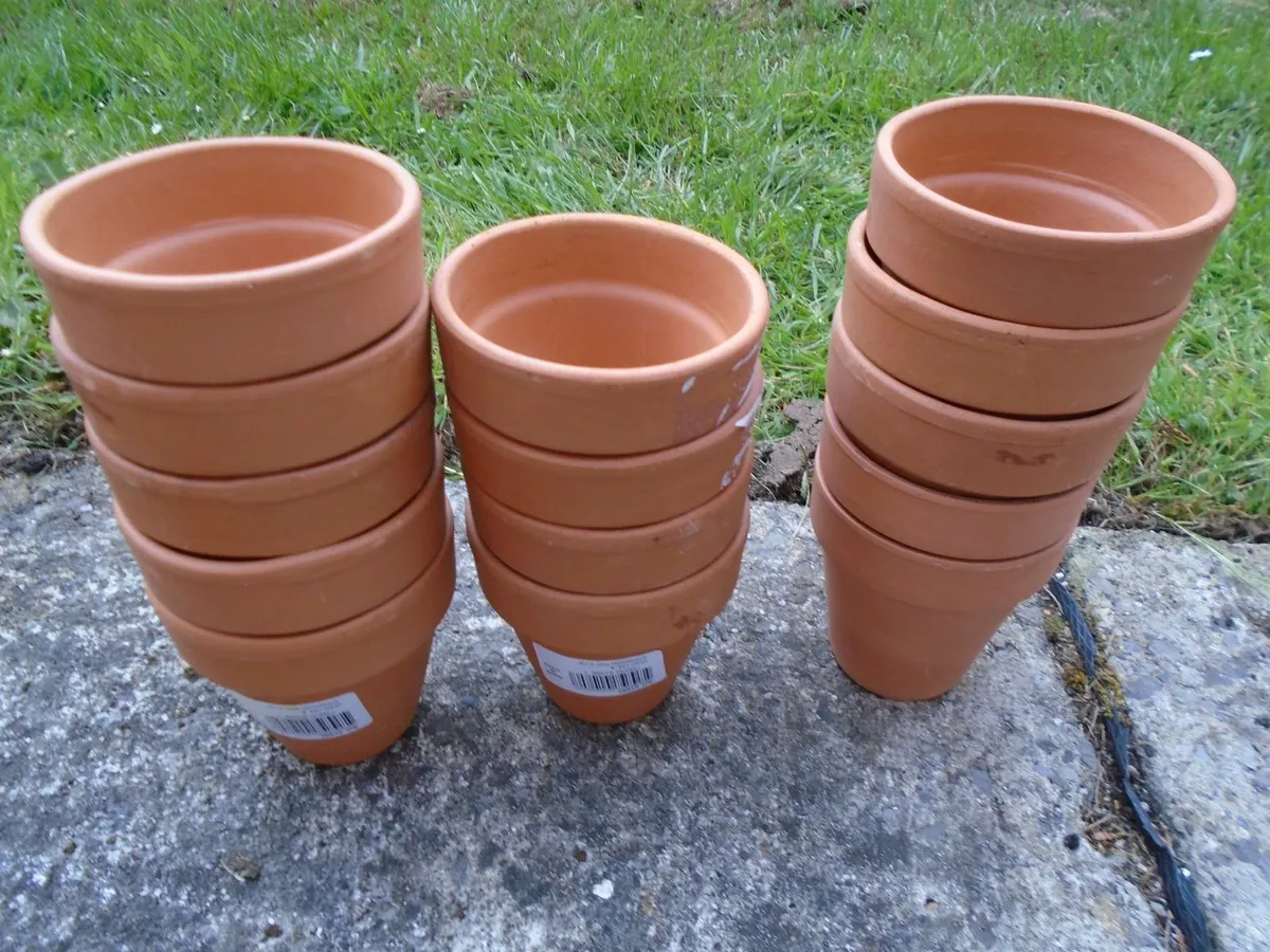 14 x small Teracotta flower pots, - Image 1