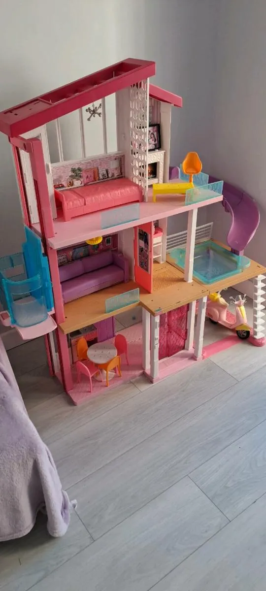 Barbie dreamhouse and accessories - Image 2