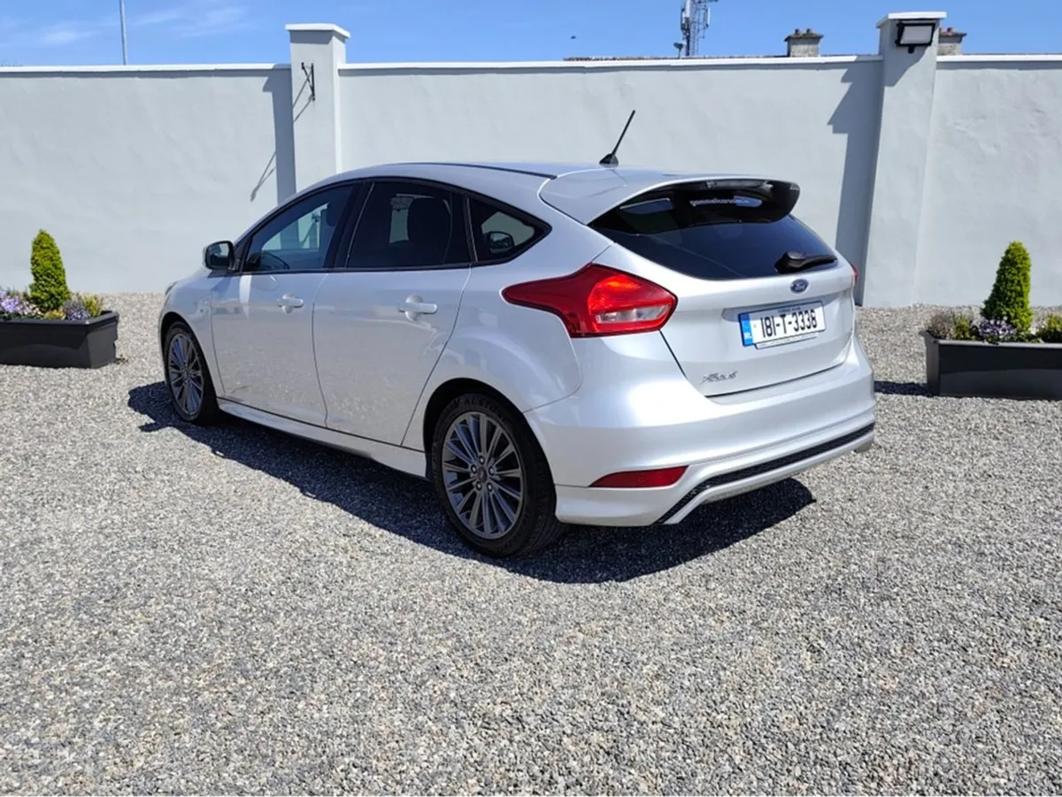 Ford Focus 1.5 Tdci St-line 120PS 5 - Image 4