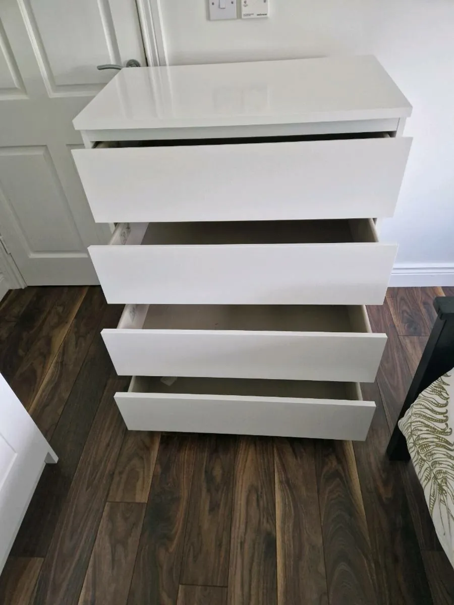 4 Drawer White Malm Chest of Drawers - Image 1