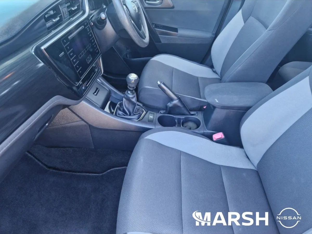 Toyota Auris 1.33 Terra 4DR - Image 2