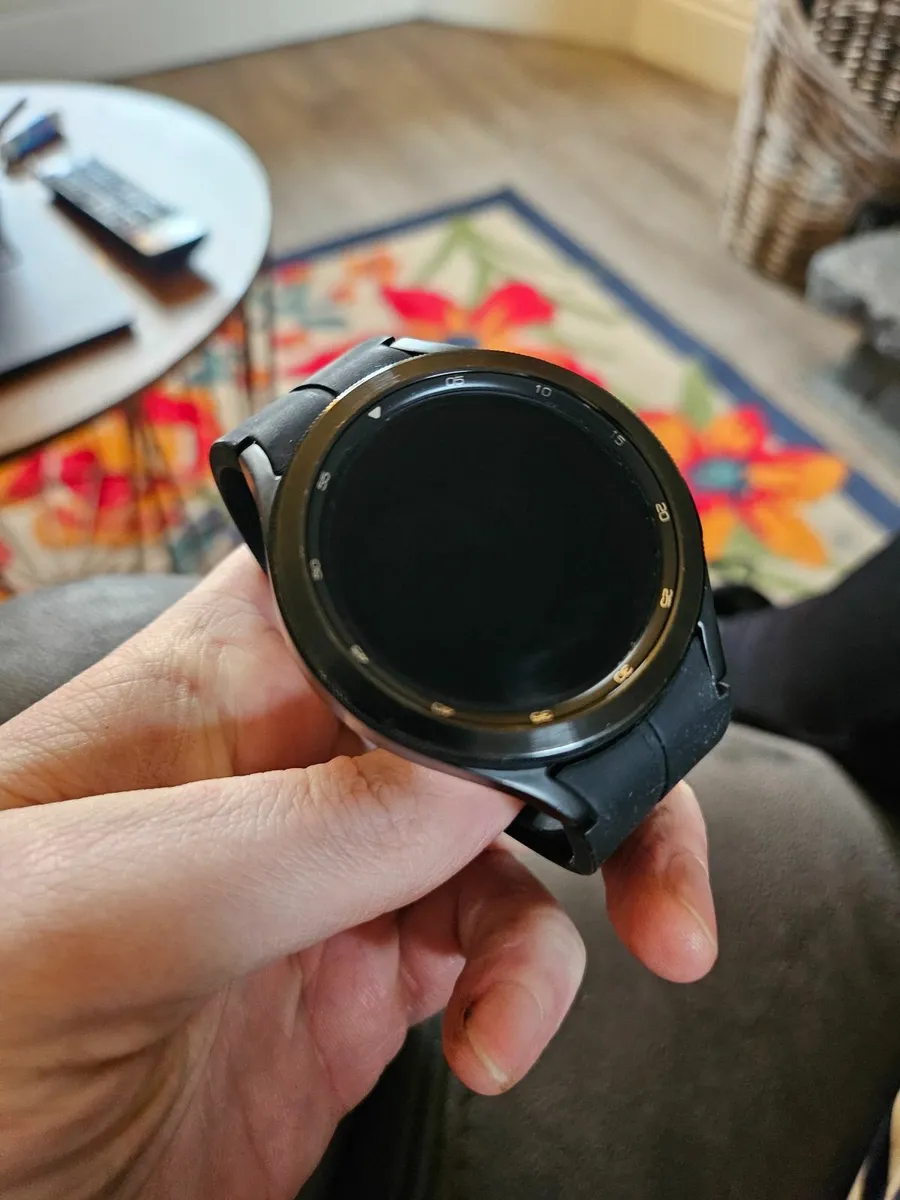 Samsung Galaxy Watch 4 Classic 46mm with Extras - Image 4