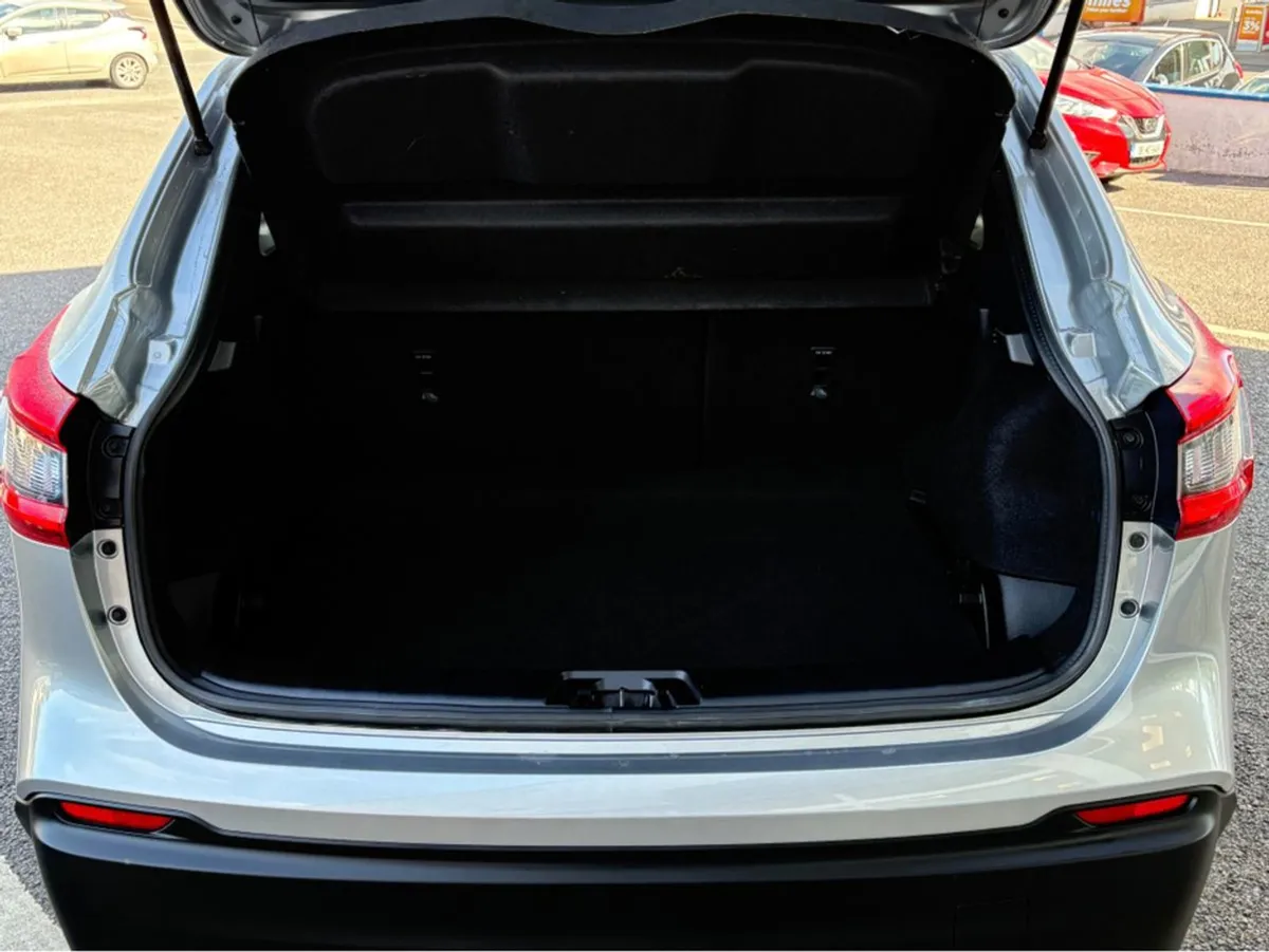 Nissan QASHQAI 1.5 SV 18 4DR - Image 3