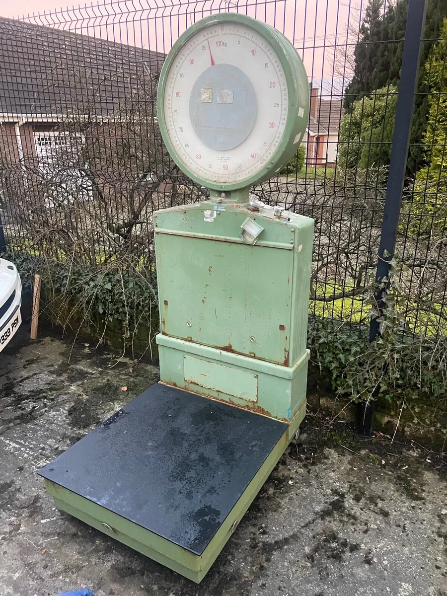 Vintage industrial weigh scales - Image 1