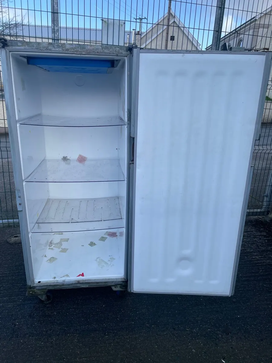 Large Safety Mobile Large cooler temperature box - Image 4