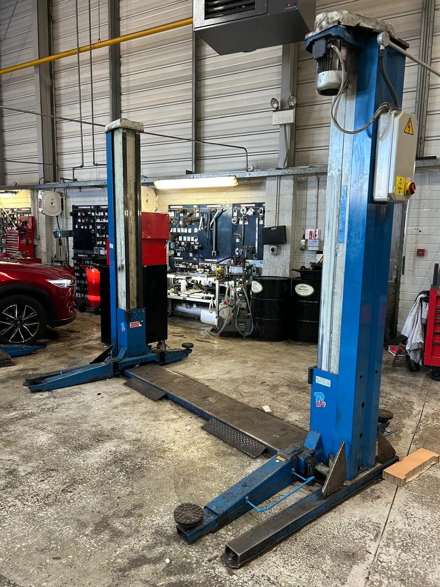 Car lifts - Image 1