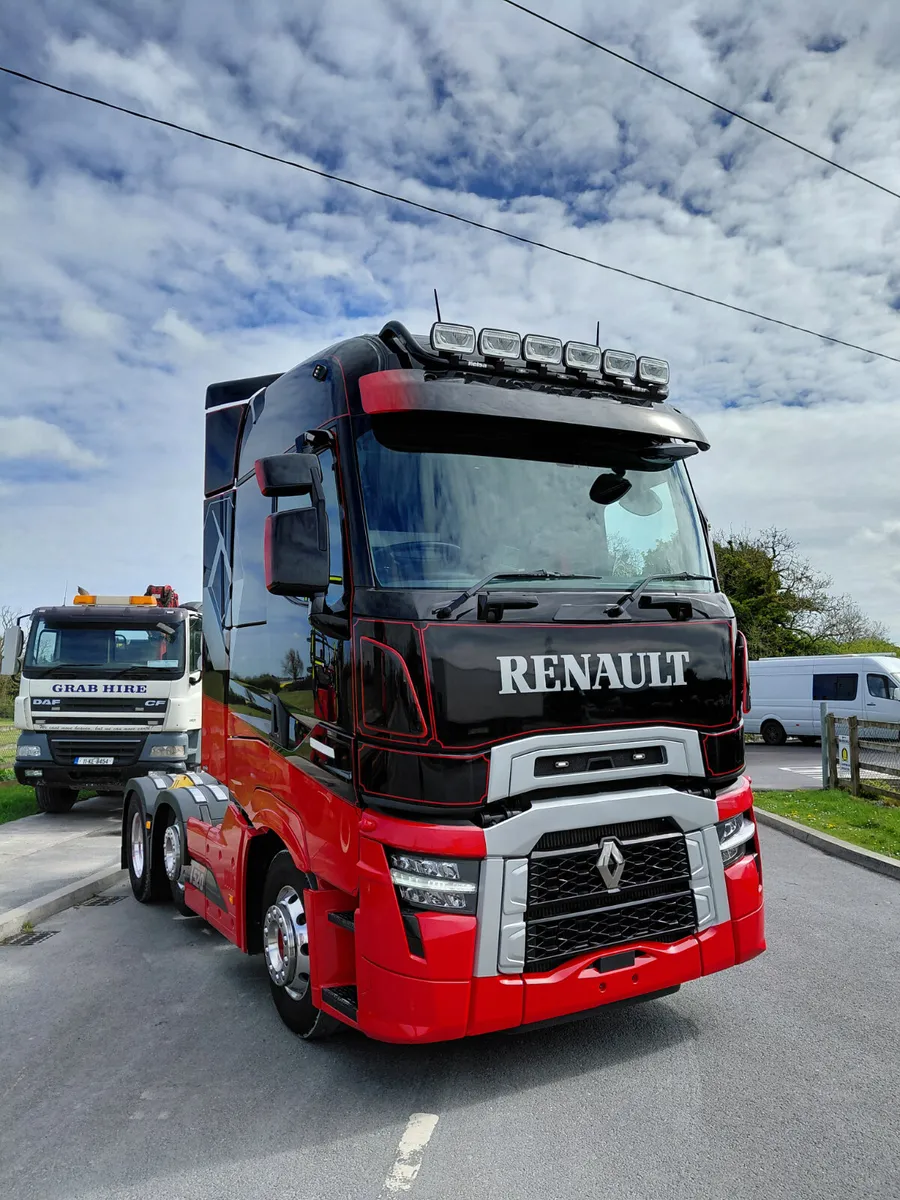Renault T-High 520 6x2 - Image 1