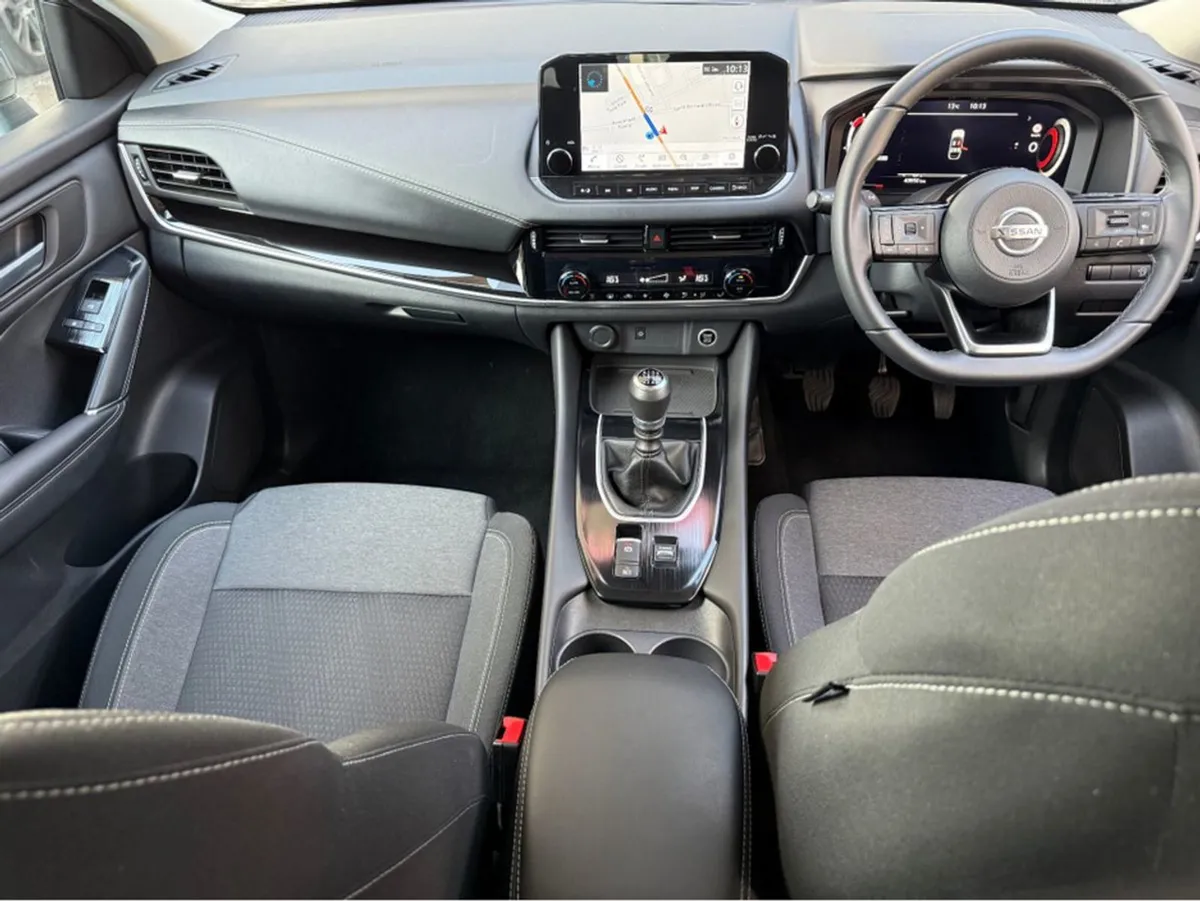 Nissan QASHQAI Digital Dash Pan Roof SV Premium - Image 3