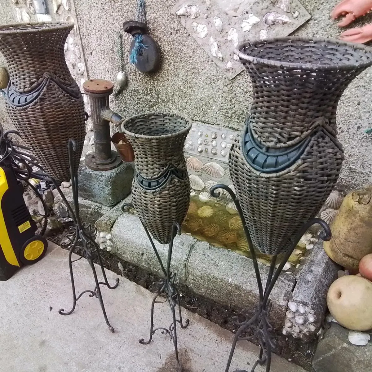 FLOWER ARRANGEMENT BASKETS  (3)
