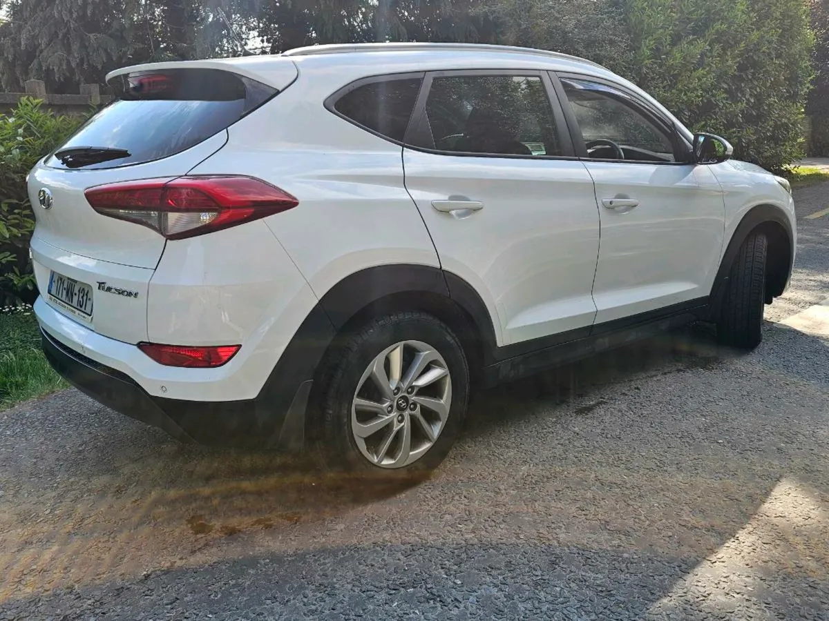 2017 Hyundai Tuscon - Image 2