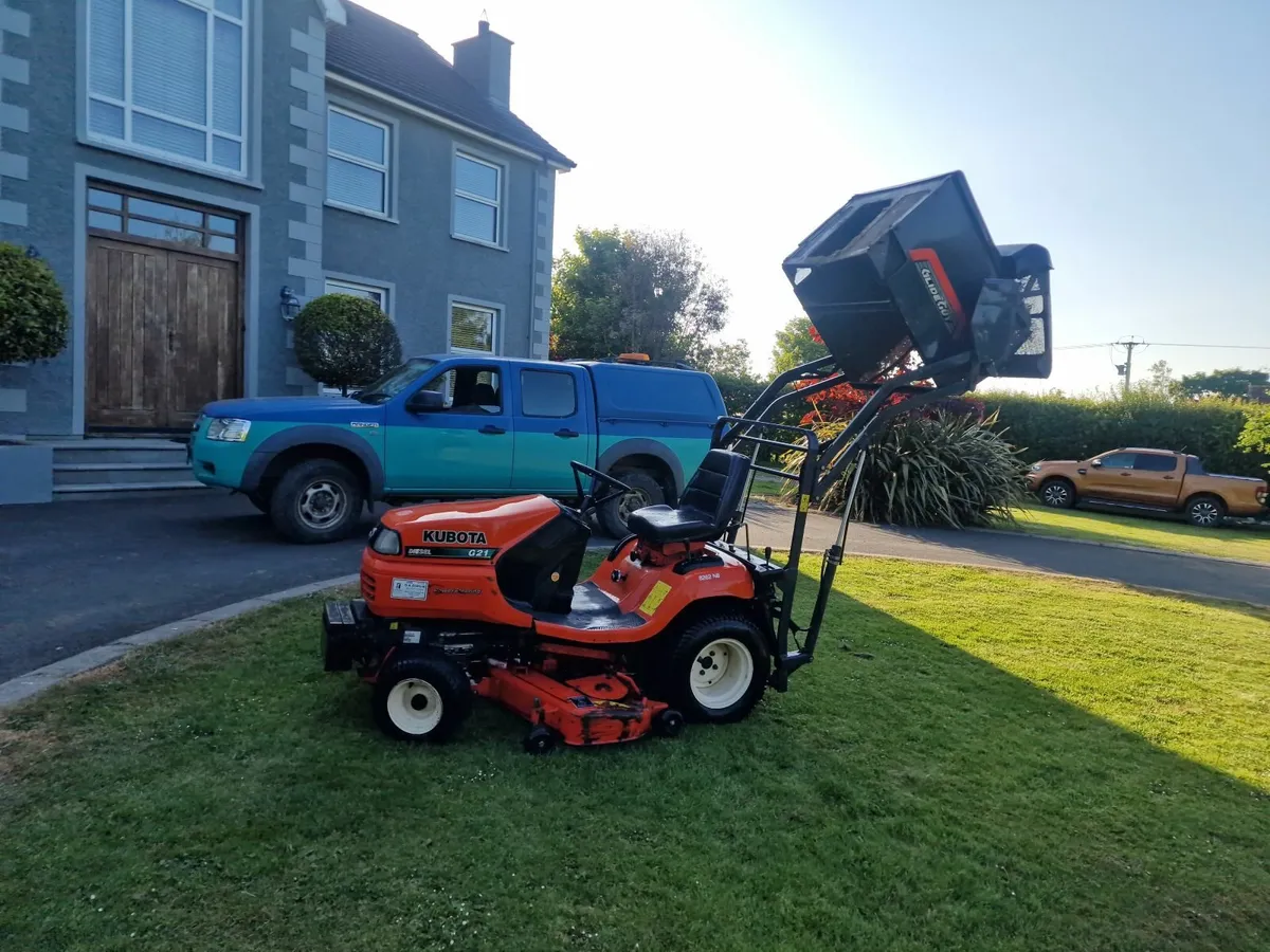 Kubota high tip ride on mower lawnmower 300 hrs - Image 2