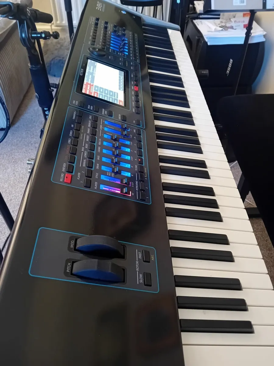 A Ketron Event Keyboard - Image 1