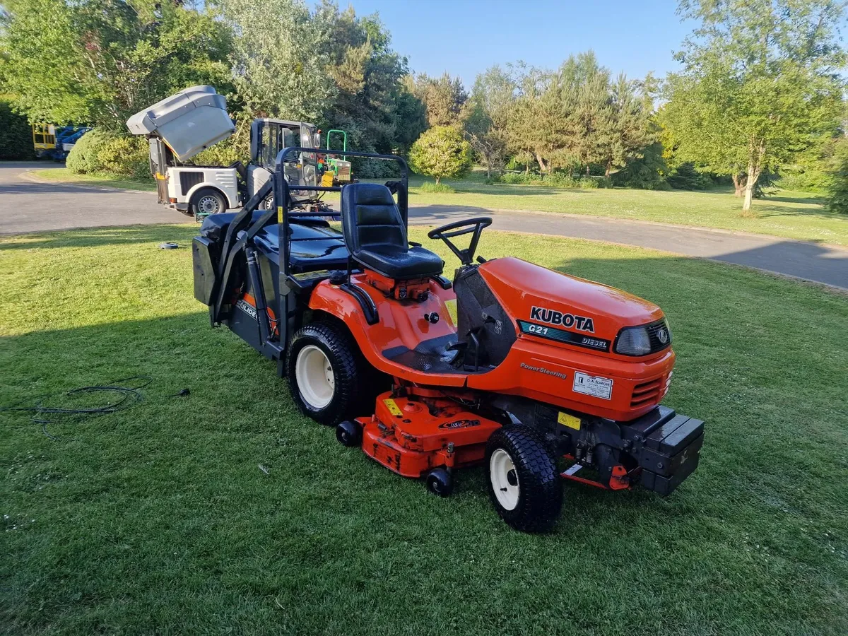 Kubota high tip ride on mower lawnmower 300 hrs - Image 1