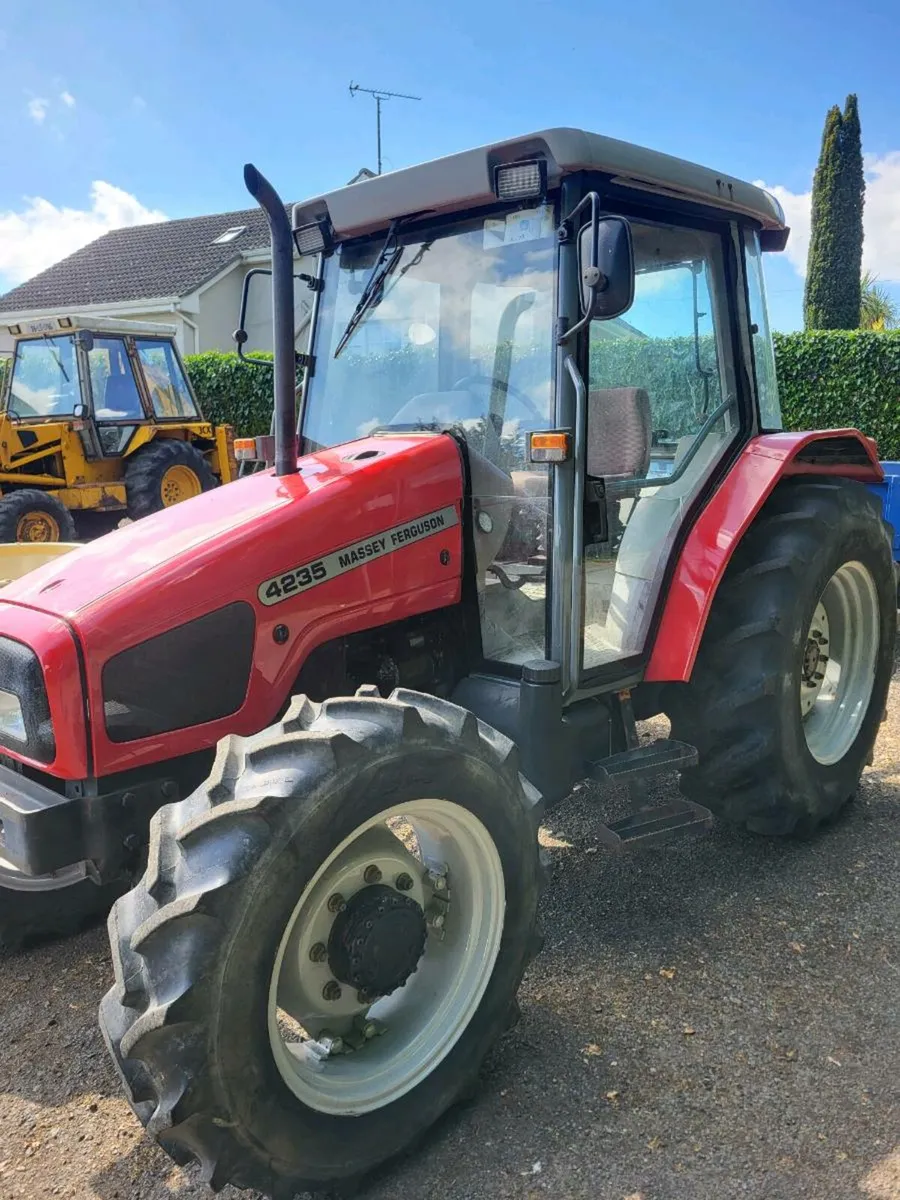 Massey 4235 - Image 1
