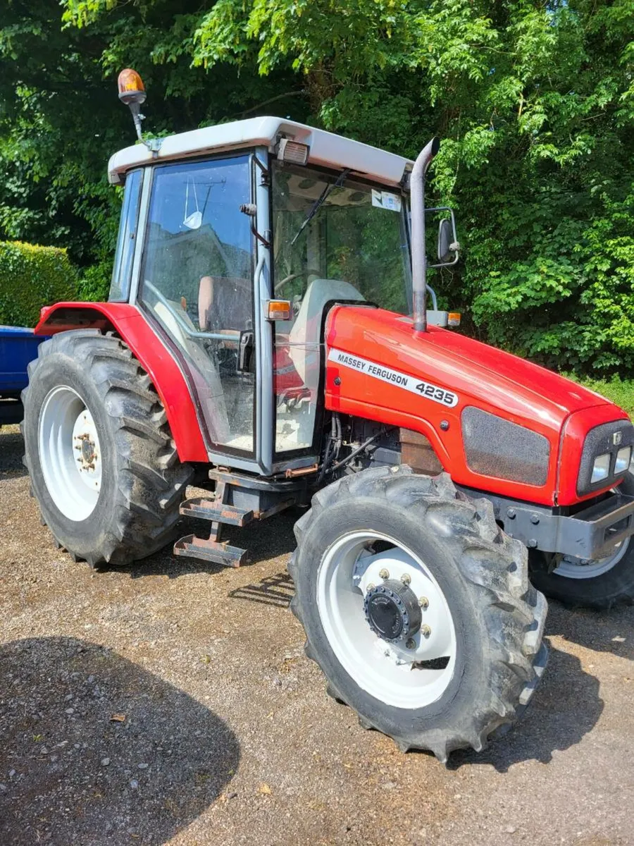 Massey 4235 - Image 2
